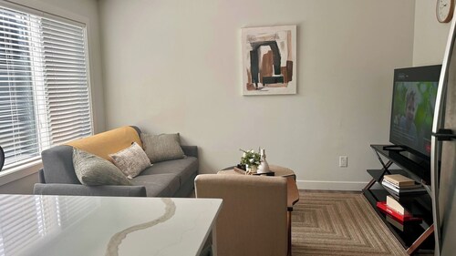 Brighton Escape, Spacious 2BR Walk-out Suite