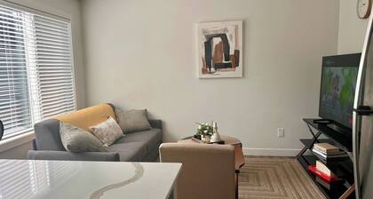 Brighton Escape, Spacious 2BR Walk-out Suite