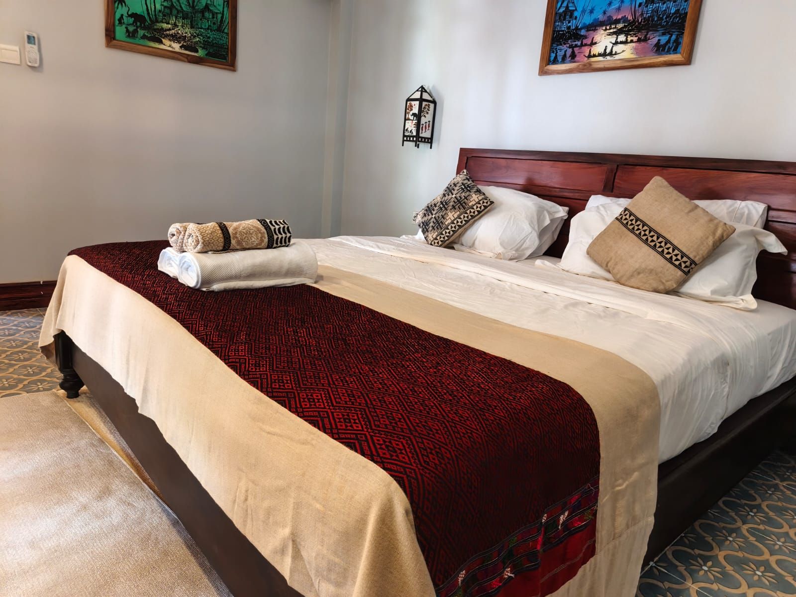 Quarto casal | Escrivaninha, Wi-Fi de cortesia