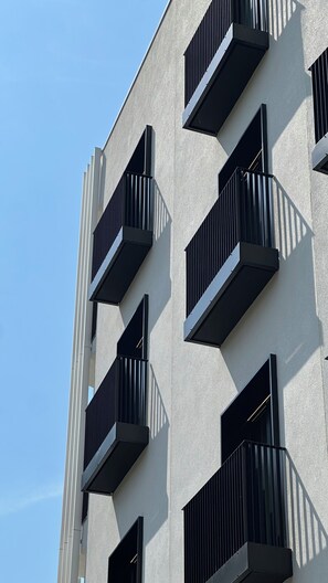 A building with multiple balconies. - Candor Hotel & Spa (Tirana)