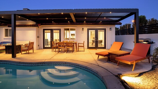 Pool - Single-story pool and spa home - all utilities included, pets welcome (Palm Desert)