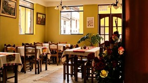 Unclassified image, 2 of 103, button - Hotel Qosqo Inka Dorado (Ollantaytambo)