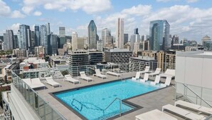 Unclassified image, 2 of 20, button - Modern Griffintown Retreat | Rooftop Pool, Gym & Balcony (Montréal)