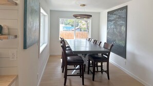 Dining - Spacious place for family & friends, walking distance to downtown Rathdrum (Rathdrum)
