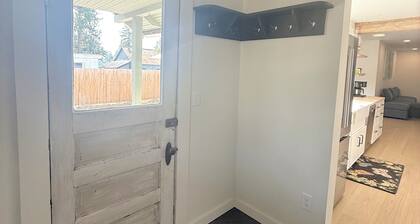 Spacious home for family & friends, walking distance to downtown Rathdrum