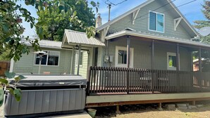 Exterior - Spacious place for family & friends, walking distance to downtown Rathdrum (Rathdrum)
