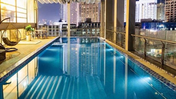 Standard-Zweibettzimmer, Stadtblick | Pool | Innenpool