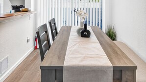 Dining - Modern 2 bedroom townhouse with garage (Aurora)