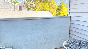 Outdoor dining - Modern 2 bedroom townhouse with garage (Aurora)