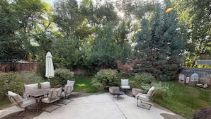 Outdoor dining - Parkside 4-BR – Game Room, Waffles, Pets OK (Orem)