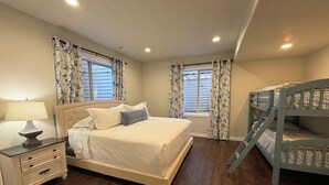 Room - Parkside 4-BR – Game Room, Waffles, Pets OK (Orem)