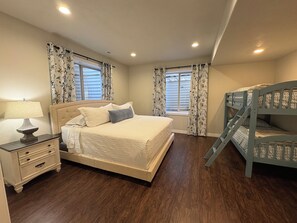 Room - Parkside 4-BR – Game Room, Waffles, Pets OK (Orem)