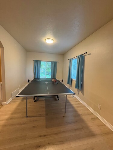 Parkside 4-BR – Game Room, Waffles, Pets OK