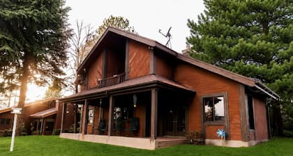5-BR Family Retreat – Pool Table & Waffles