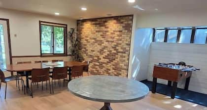 3-BR Private Wing – Pool Table, Games & Waffles