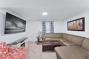 Living area - The Nook – Stylish Basement Stay - Waffles too! (Orem)