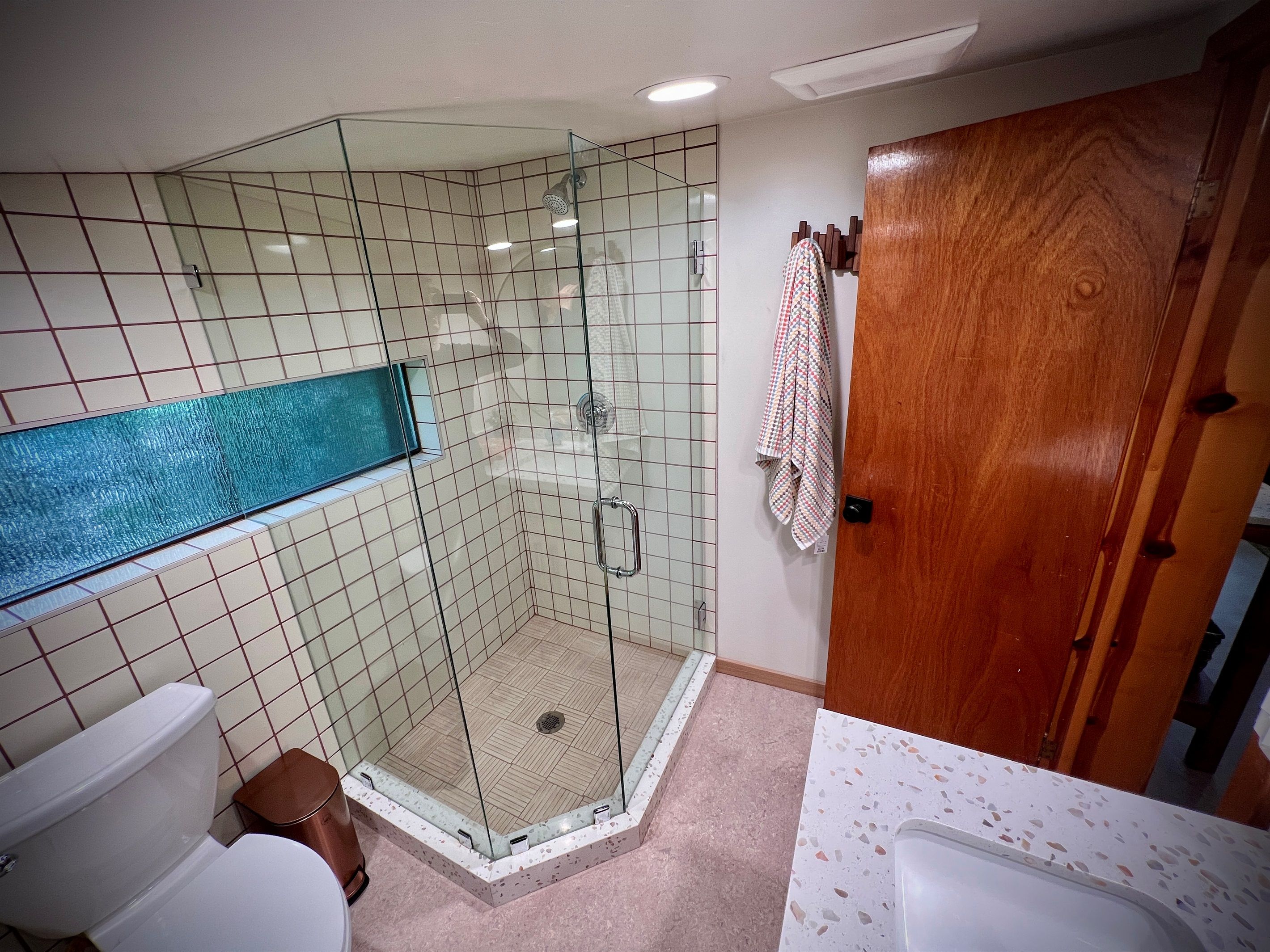Corner shower with blue accent tile