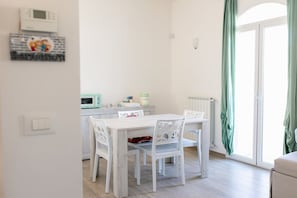 Dining - Vrbo Property (Bari)