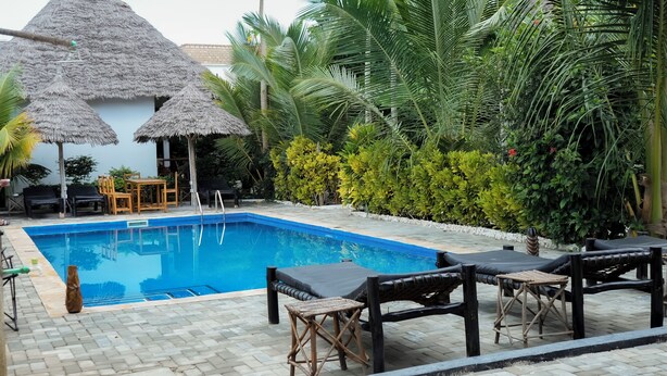 Unclassified image, 1 of 71, button - Cheka bungalows (Zanzibar)