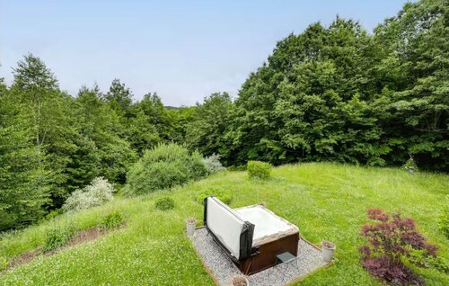 Waterville Mountain Retreat w/ Hot Tub