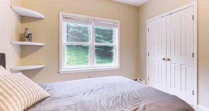 Waterville Mountain Retreat w/ Hot Tub