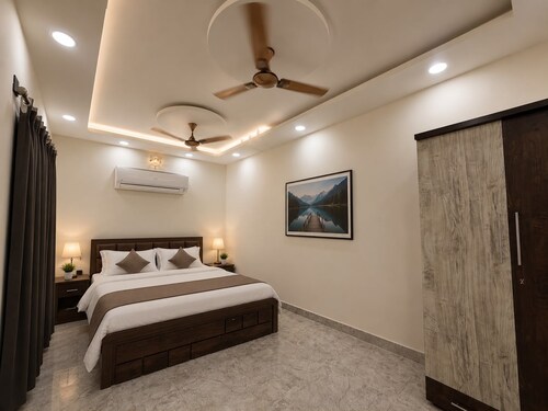 Rudra suits Home Stay
Feel at Home, away from Home