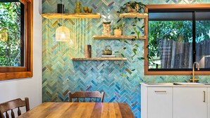Dining - South Golden Sanctuary - 3 Minute Walk to Beach (South Golden Beach)
