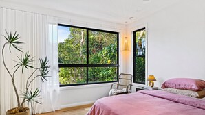 Room - South Golden Sanctuary - 3 Minute Walk to Beach (South Golden Beach)