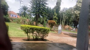 Basic Double Room, Courtyard View | Property grounds - Seven Days Motel (Entebbe)