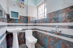Deluxe-Doppel- oder -Zweibettzimmer | Badezimmer