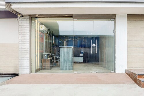 Townhouse by OYO Haibowal Chowk Near DMC