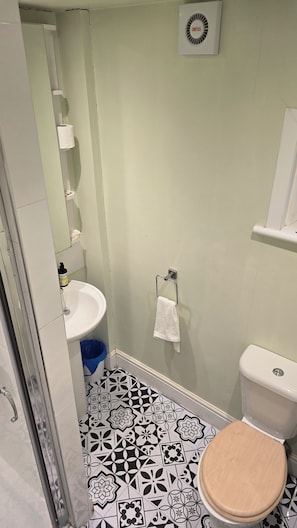 Bathroom - Peaceful rooms in Brixton with a private bathroom (London)