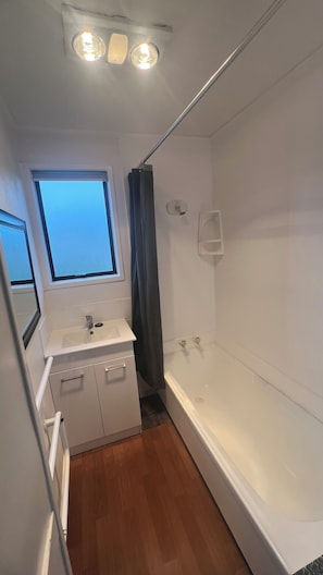 Bathroom - Pukekohe 3 Palms 45 Hooper Ave (Pukekohe)