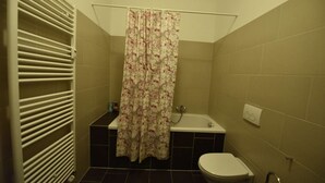 Bathroom - Vrbo Property (Leichlingen)