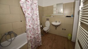 Bathroom - Vrbo Property (Leichlingen)