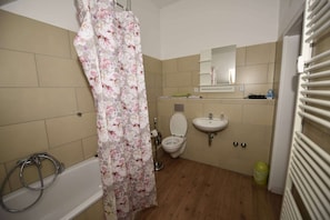 Bathroom - Vrbo Property (Leichlingen)