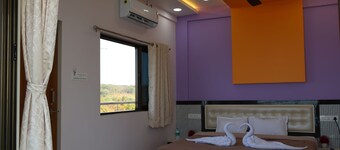 Marvelous Deluxe Rooms and Cottages with scenic sea view in Asagoli Guhagar