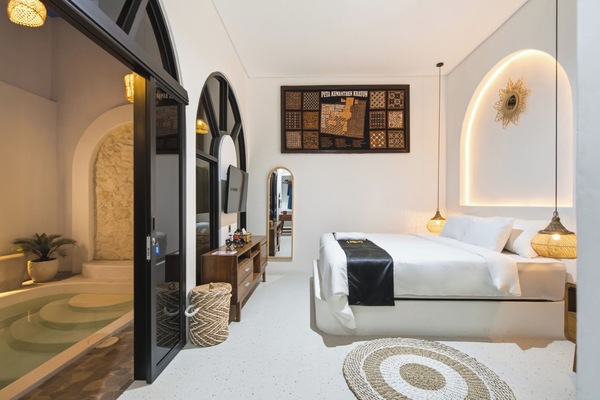 Superior Room, Pool View | Spa