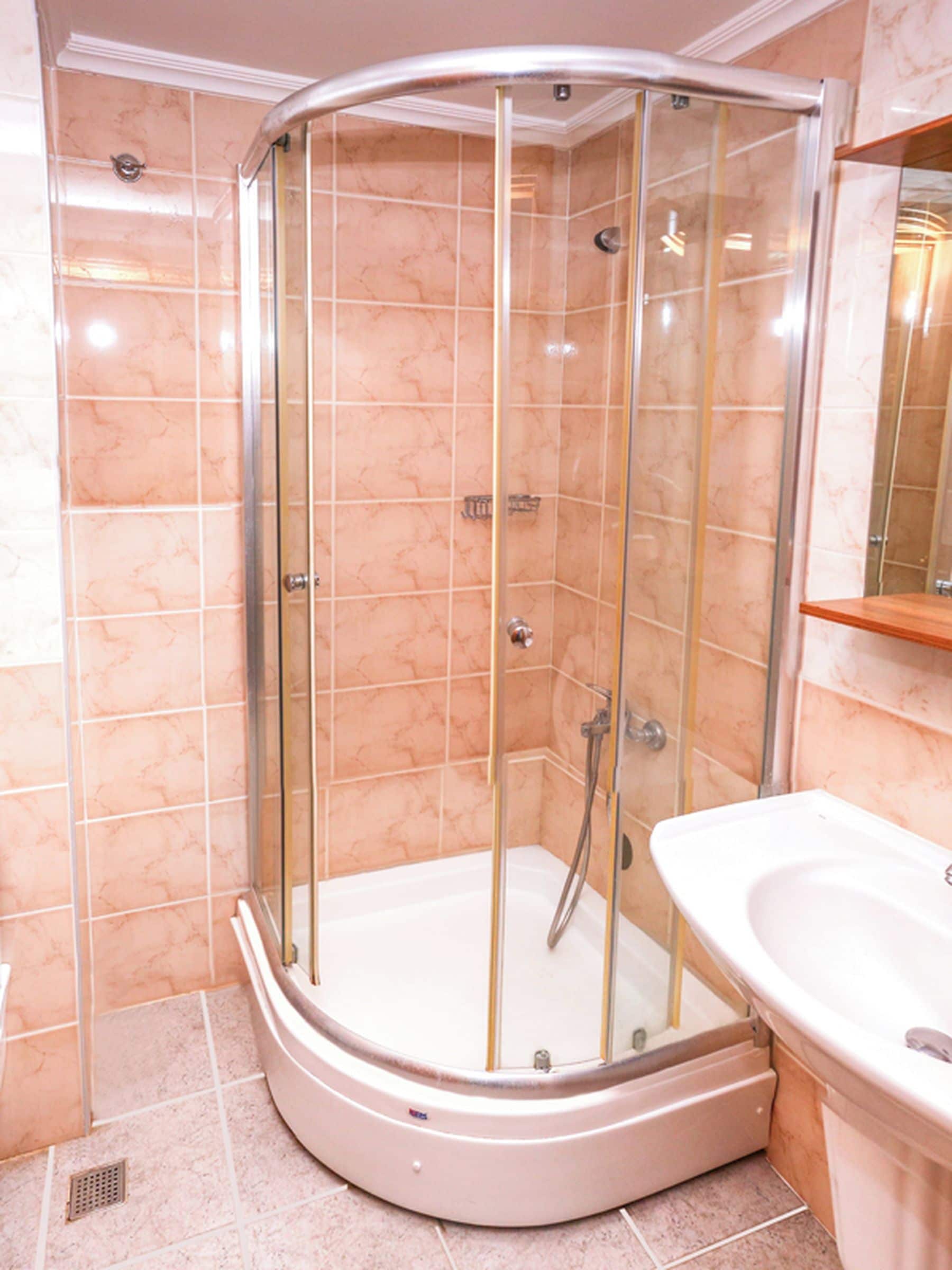 Classic Single Room | Bathroom | Separate tub and shower, hair dryer, towels, soap