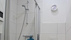 Bathroom - Vrbo Property (Dornum)