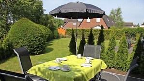 Outdoor dining - Vrbo Property (Dornum)