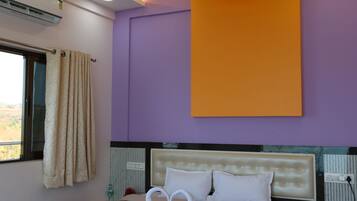 Superior Room, Balcony, Sea View | Rollaway beds (free), WiFi (free), bed sheets