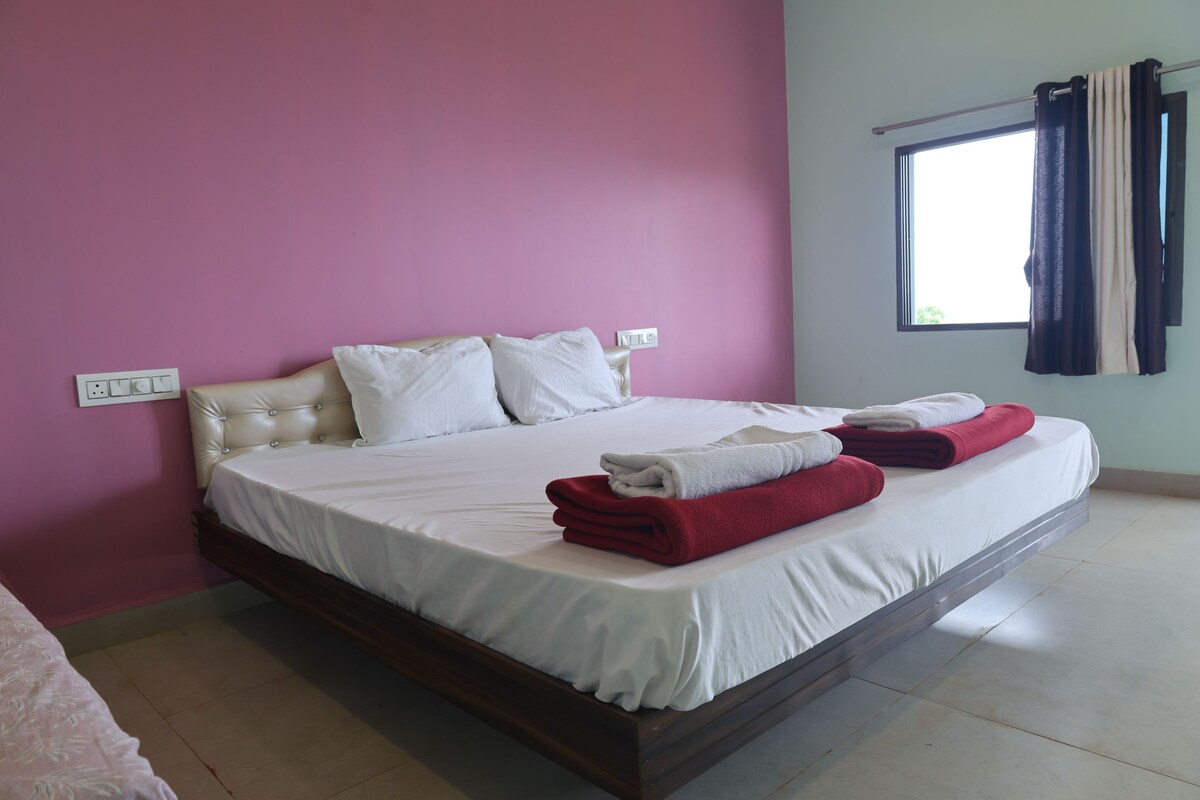 Luxury Cottage, Multiple Beds, Air conditioning, Sea Facing