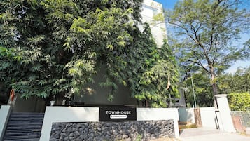 A building with a sign reading 'TOURHOUSE Company-Serviced'.