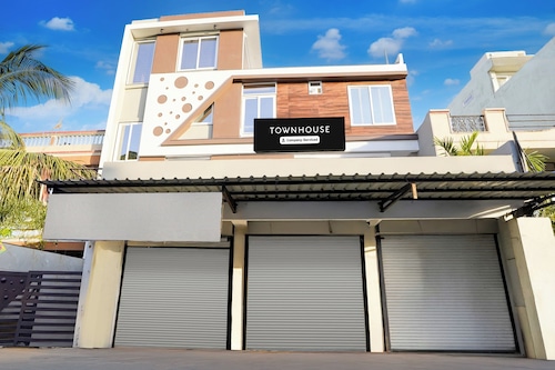 Super Townhouse Rajendra Nagar Main Road