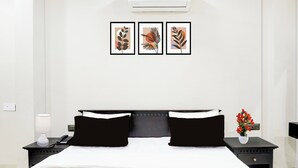 Classic Room | WiFi (free) - Super Townhouse Rajendra Nagar Main Road (Indore)