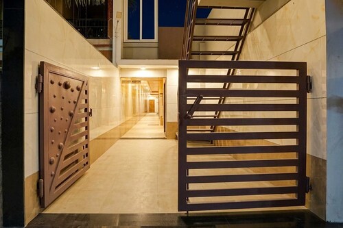 Super Townhouse Rajendra Nagar Main Road