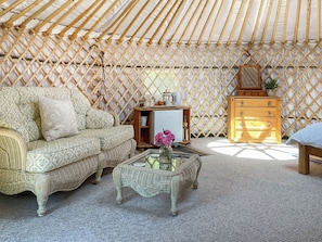 A room with a wicker sofa, a small wooden cabinet, and a wicker coffee table. - 1 bedroom accommodation in Dorset (Dorset)