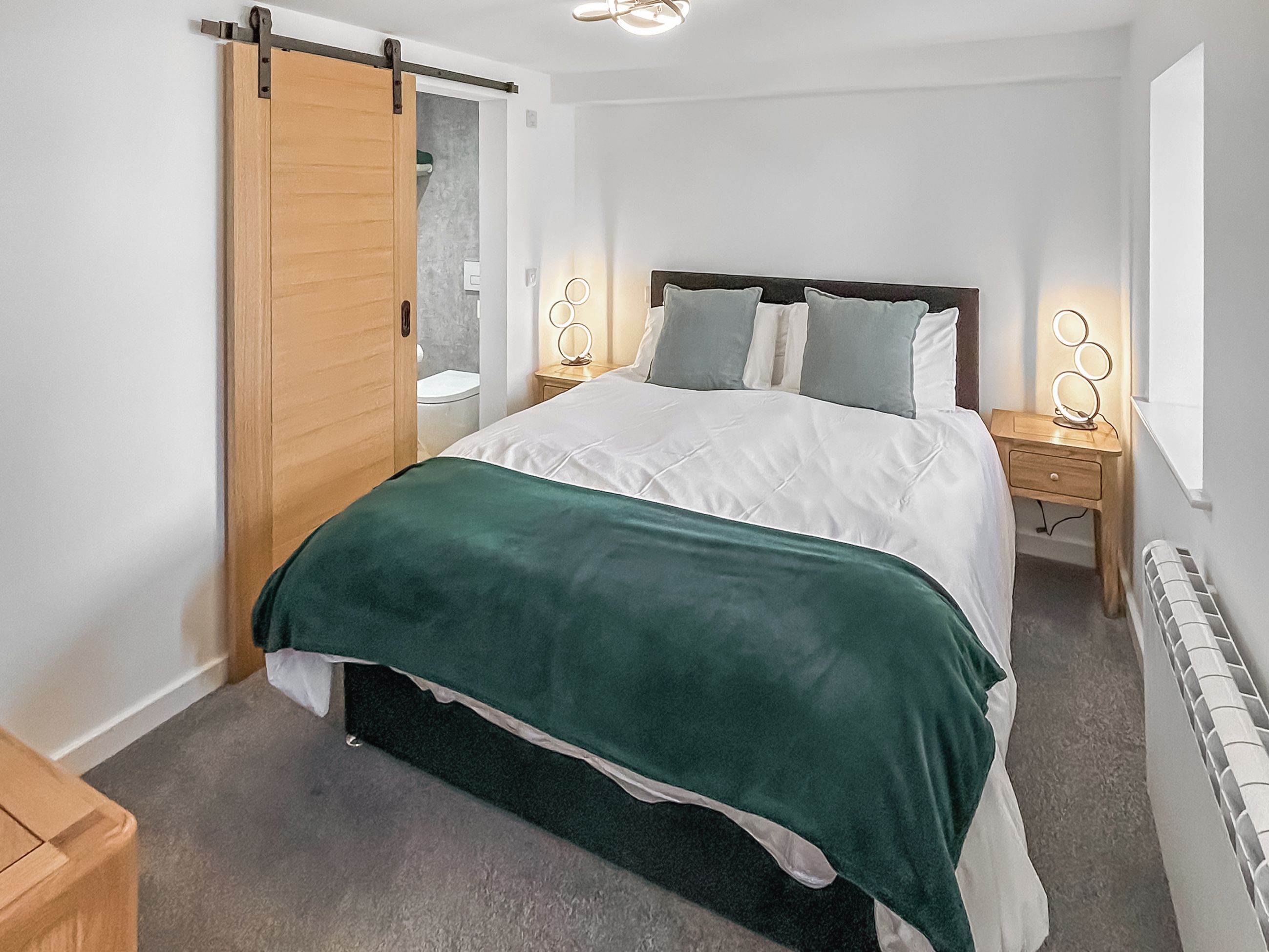 WiFi (free), bed sheets