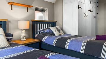 WiFi (free), bed sheets